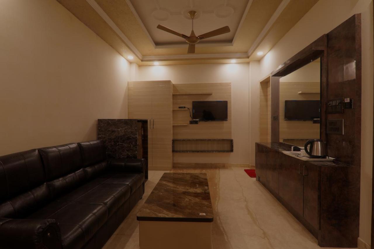 Shri Tirupati Residency Hotel ลัคเนา ภายนอก รูปภาพ