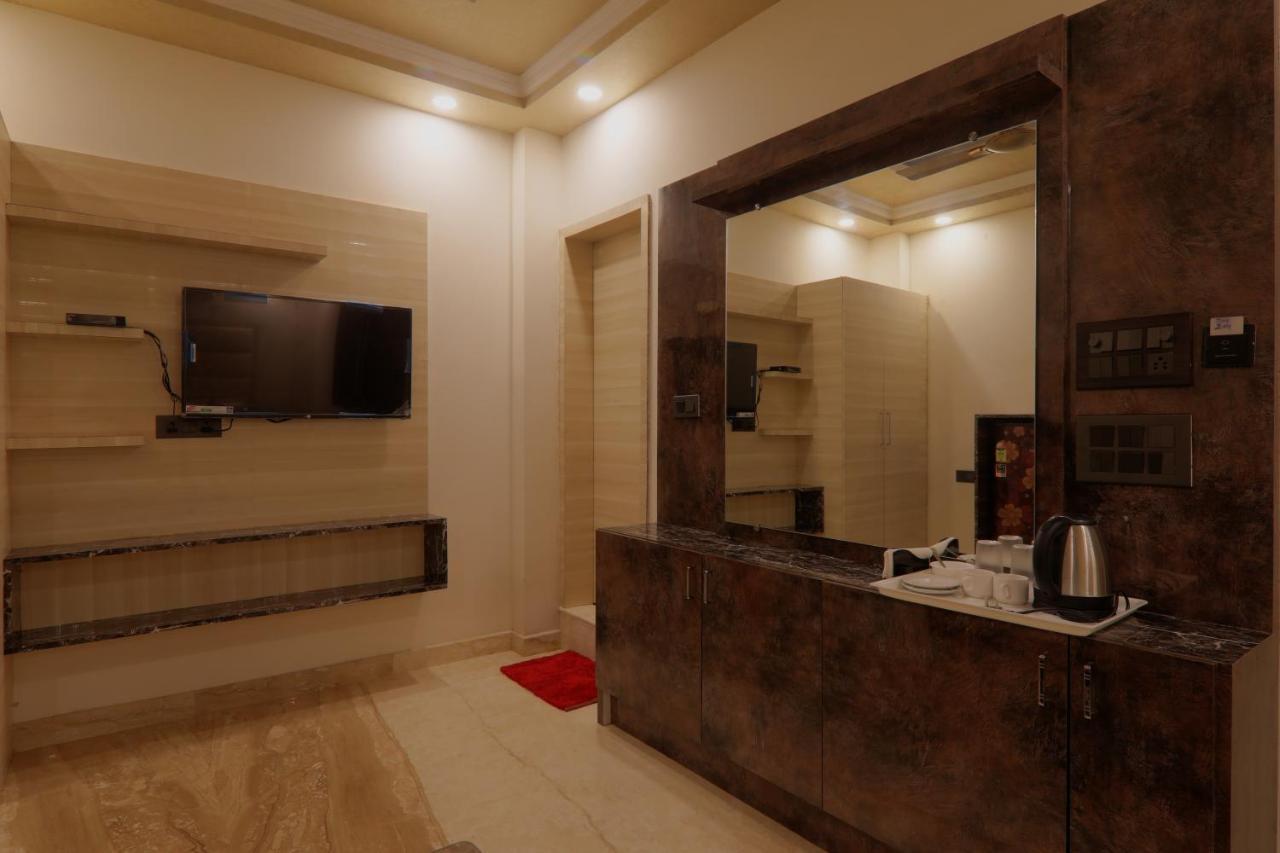 Shri Tirupati Residency Hotel ลัคเนา ภายนอก รูปภาพ