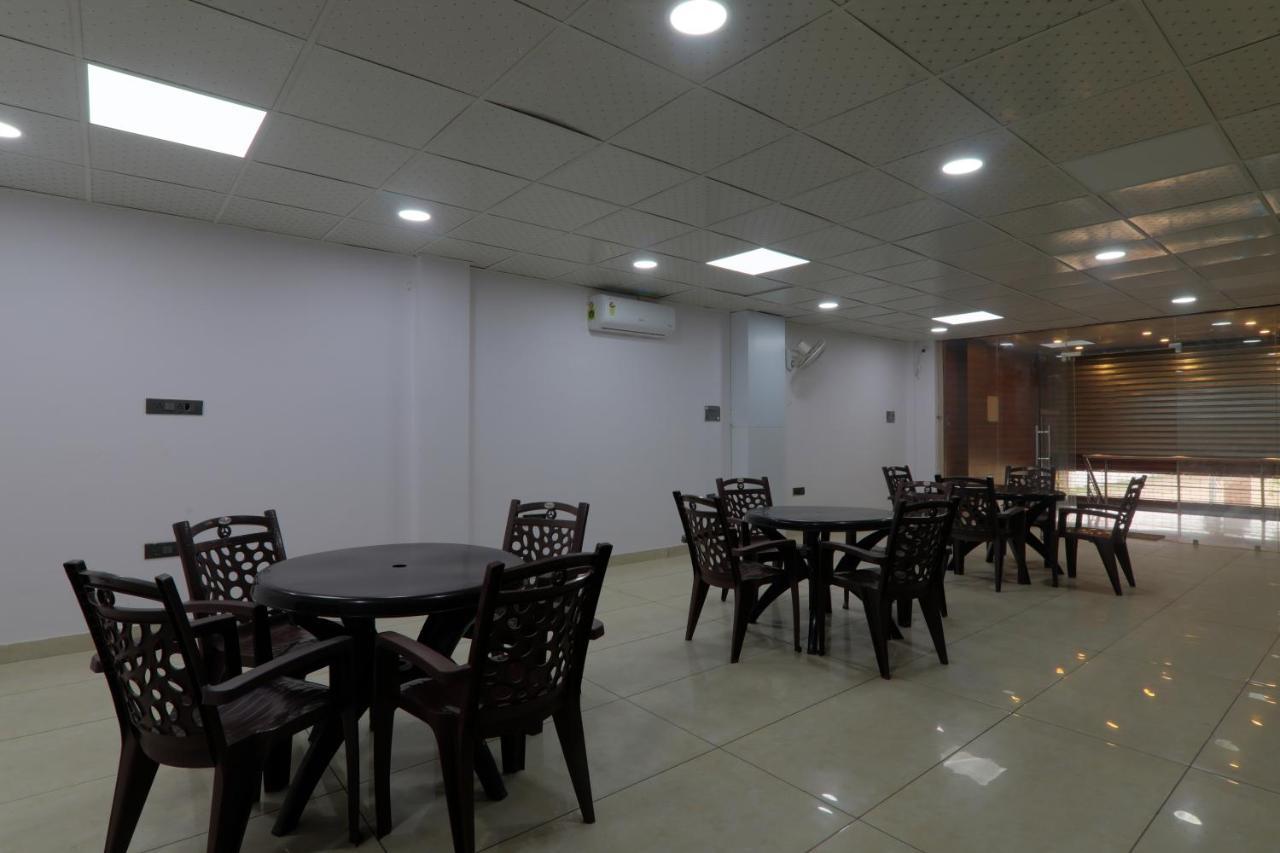 Shri Tirupati Residency Hotel ลัคเนา ภายนอก รูปภาพ