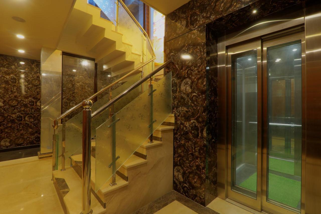 Shri Tirupati Residency Hotel ลัคเนา ภายนอก รูปภาพ