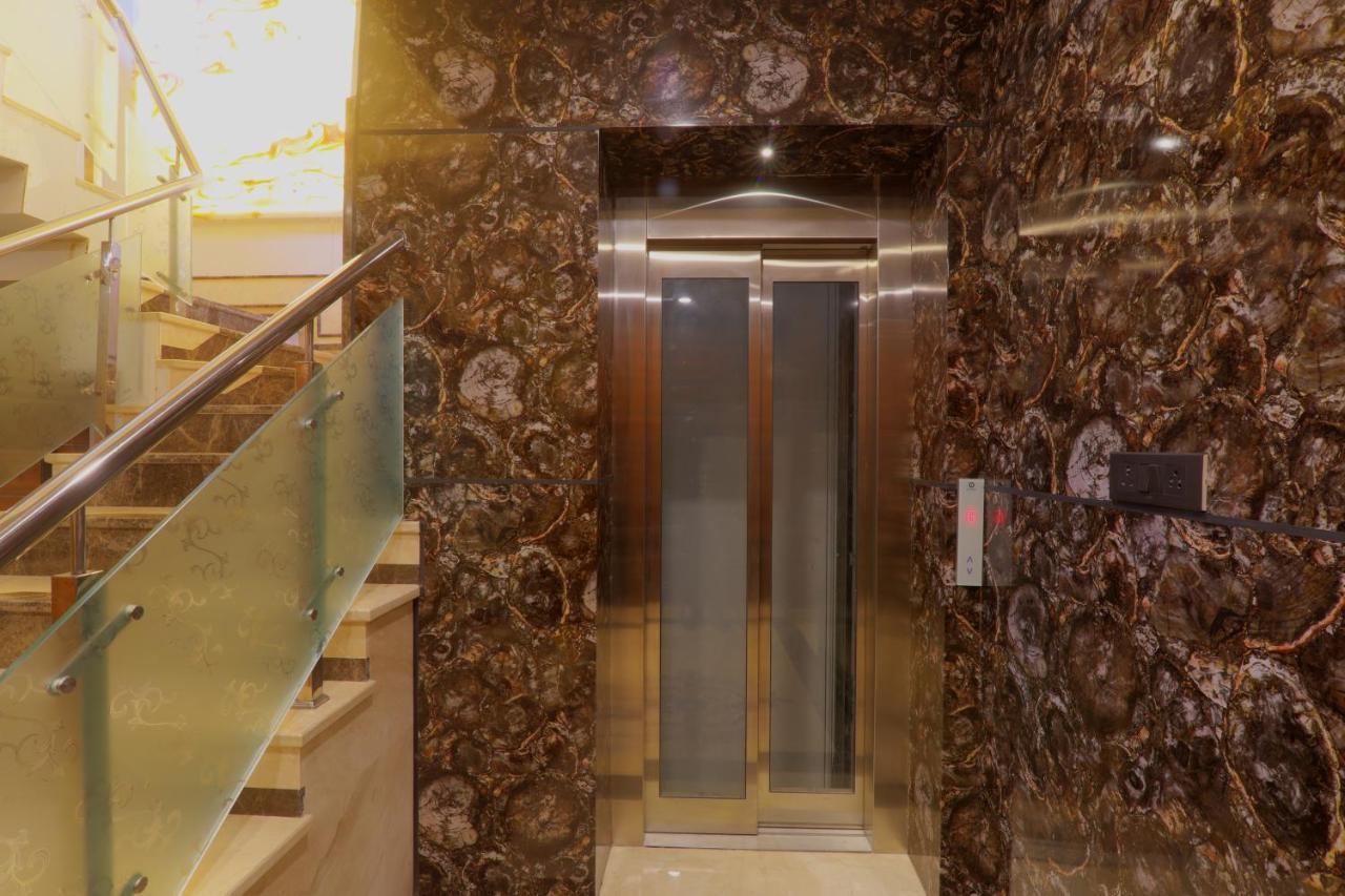 Shri Tirupati Residency Hotel ลัคเนา ภายนอก รูปภาพ