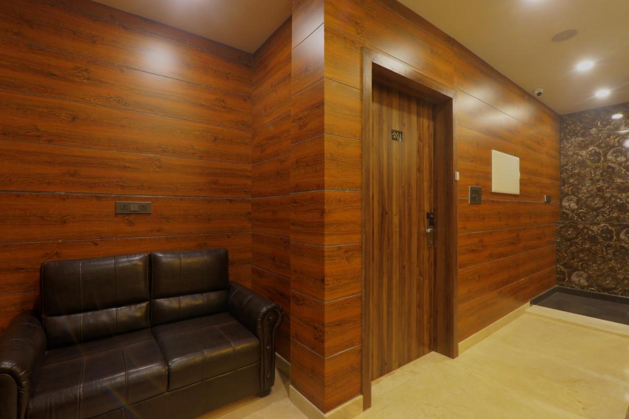 Shri Tirupati Residency Hotel ลัคเนา ภายนอก รูปภาพ