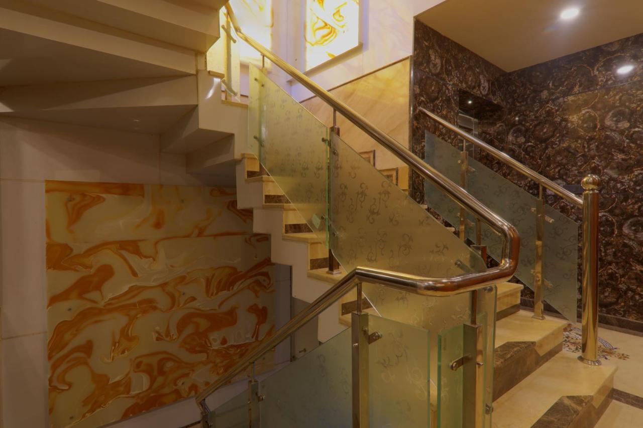 Shri Tirupati Residency Hotel ลัคเนา ภายนอก รูปภาพ