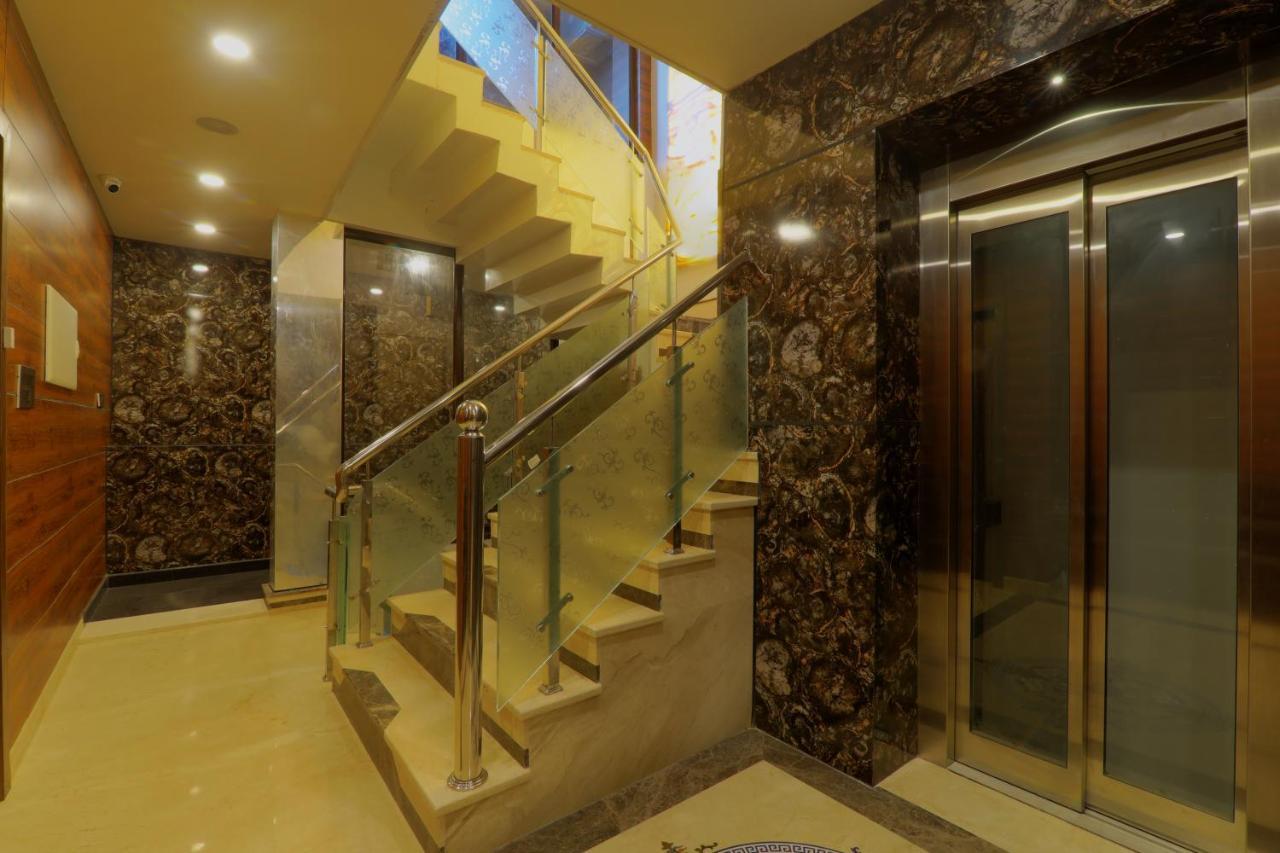 Shri Tirupati Residency Hotel ลัคเนา ภายนอก รูปภาพ