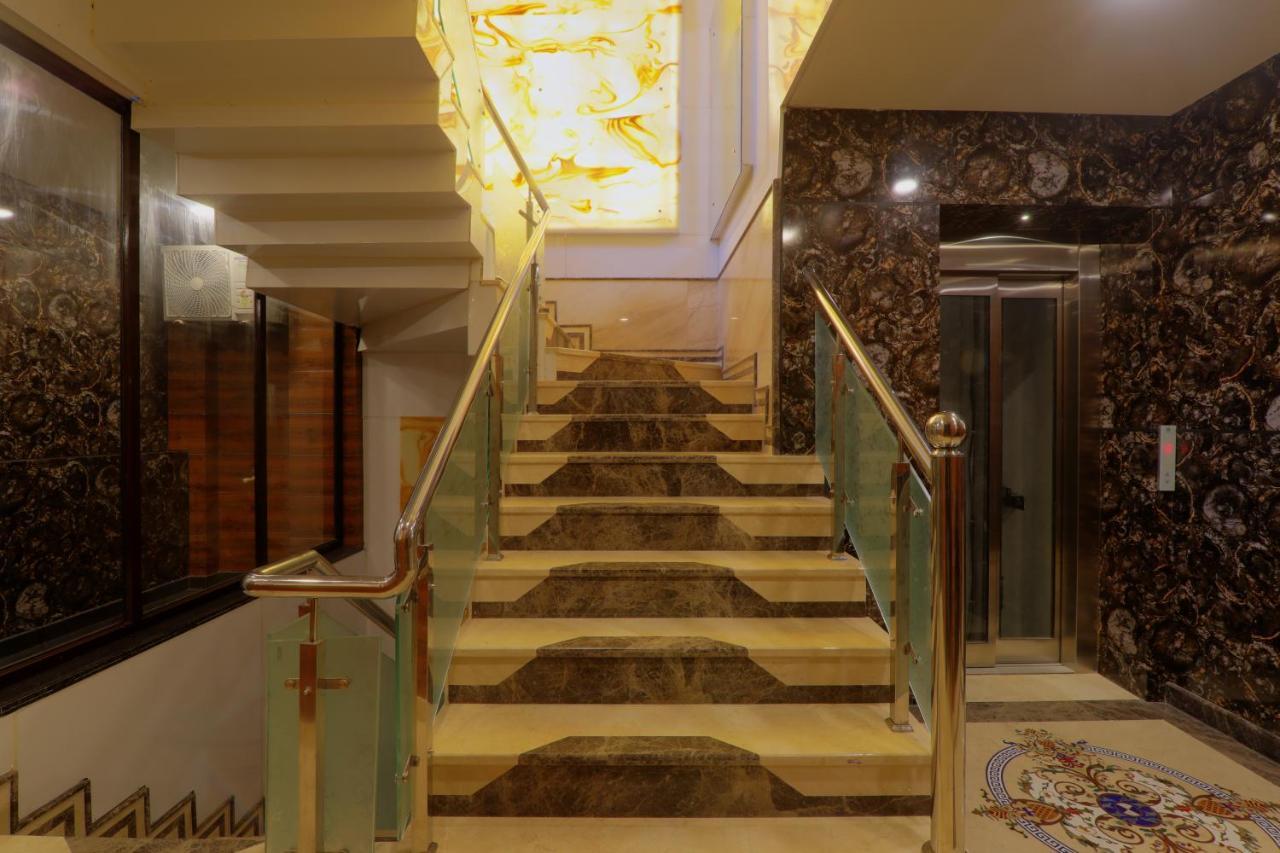 Shri Tirupati Residency Hotel ลัคเนา ภายนอก รูปภาพ